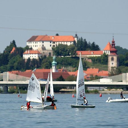 Casino & Hotel Admiral Птуй Экстерьер фото